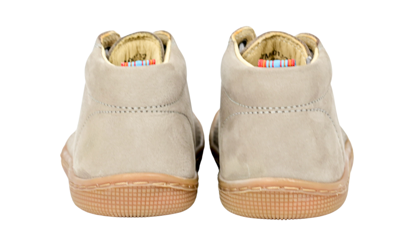 Barfußschuh für Kinder, knöchelhoch, geschlossene Zehen und geschlossener Fersenbereich, Schnürung mit Ösen, flexible Sohle, Rückansicht als Paar