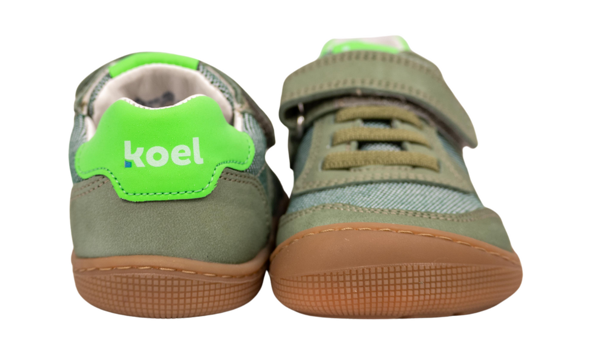 Barfußschuh für Kinder mit geschlossenem Fersenbereich als Paar, Rückansicht und Vorderansicht
