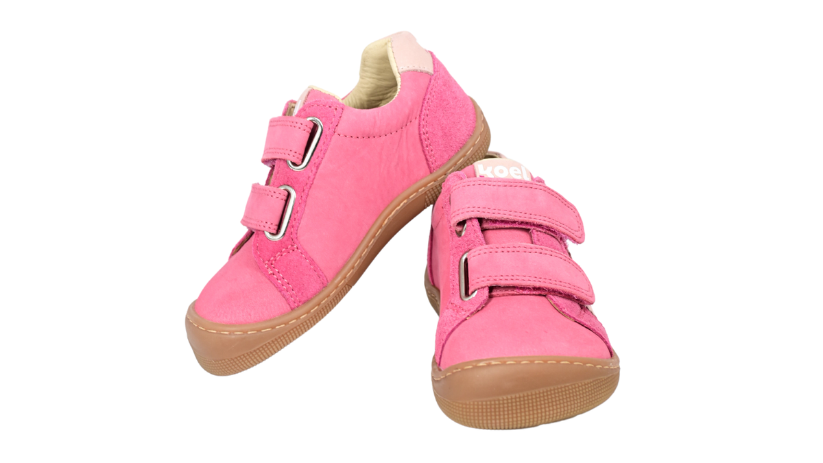 Barfußschuh für Kinder, geschlossene Zehen und geschlossener Fersenbereich, Doppelklettverschluss, flexible Sohle, Vorder- und Seitenansicht als Paar