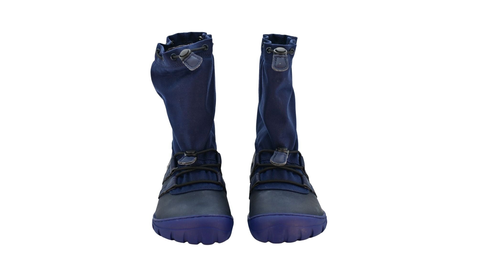 Barfuß-Winterstiefel für Kinder, einzelner Schuh, dunkelblau, hoher Schaft aus Textil mit Kordelzug, elastische Schnürung, verstärkte Zehenpartie, profilierte Sohle, Vorderansicht, Paar