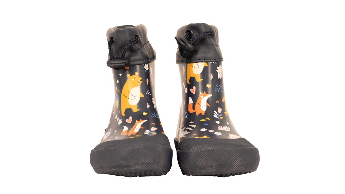 Gummistiefel für Kinder, geschlossene Zehenpartie, geschlossener Fersenbereich, hoher Schaft mit Gummizug und Stopper, gemustertes Obermaterial, profilierte Sohle, Vorderansicht, Paar