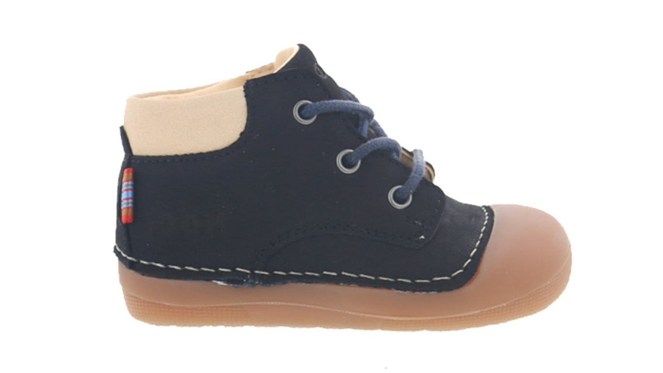 Barfußschuh für Kinder, geschlossene Zehen und geschlossener Fersenbereich, Schnürung mit Ösen, flexible Sohle, Einzelschuh, Seitenansicht außen