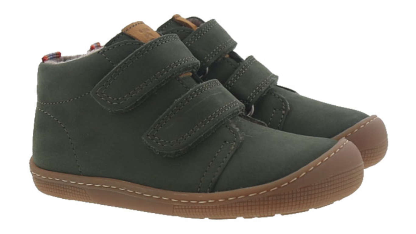 Barfußschuh für Kinder als Paar, knöchelhoch, geschlossene Zehen und geschlossener Fersenbereich, Doppelklettverschluss, flexible Sohle, schräge Vorderansicht als Paar