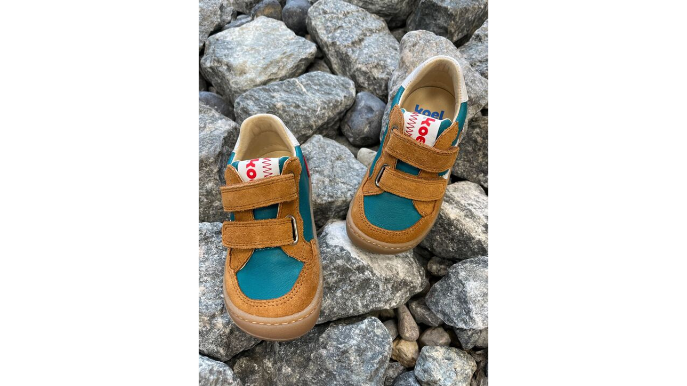 Barfußschuh für Kinder mit zwei Klettverschlüssen als Paar, Draufsicht