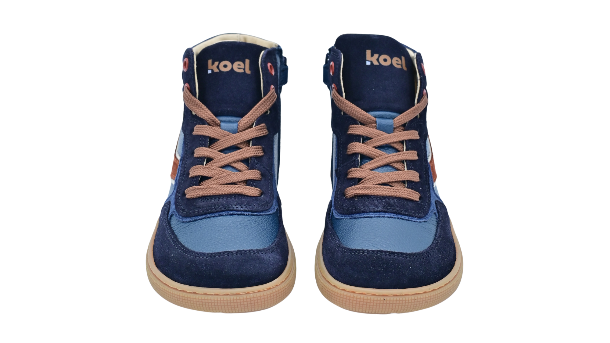 Paar halbhohe Barfuß-Sneaker für Kinder mit Schnürung und breiter Zehenbox, schräge Draufsicht