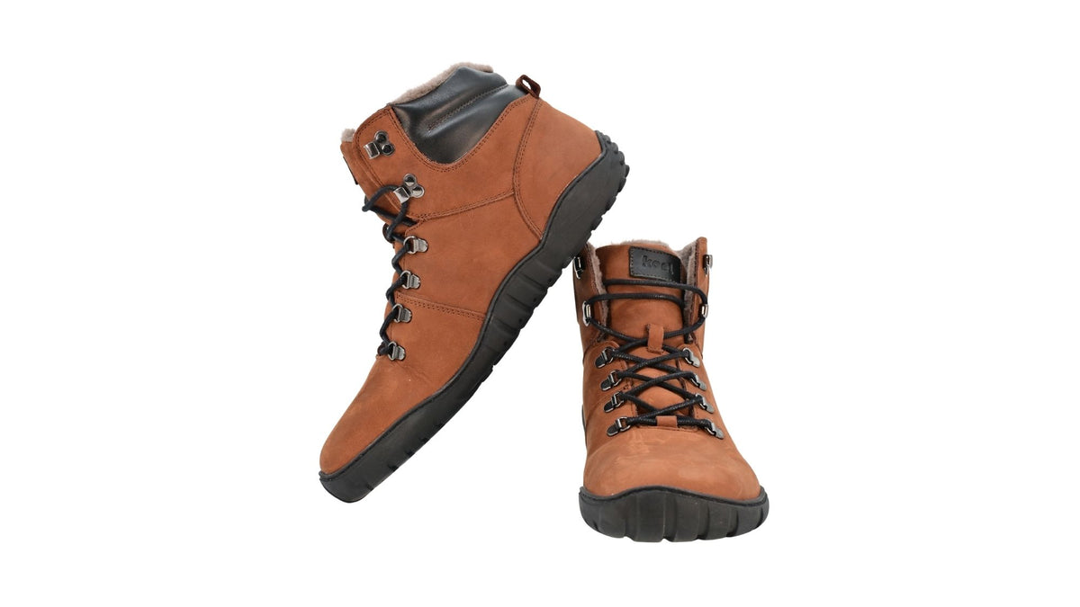 Barfußwinterstiefel für Erwachsene mit Schnürung, breiter Zehenbox und geschlossenem Schaft als Paar, Seitenansicht und Vorderansicht