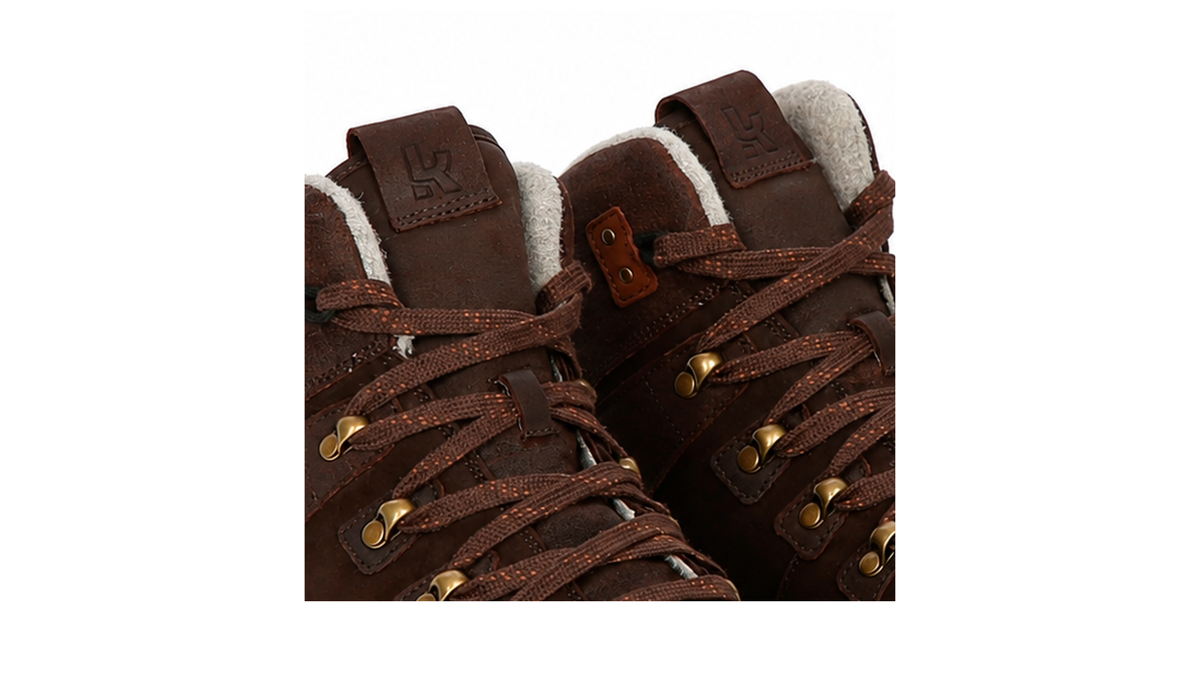 Halbhohe Barfuß-Trekkingschuhe mit Schnürung, Metallösen und gepolstertem Schaftrand, Detailansicht