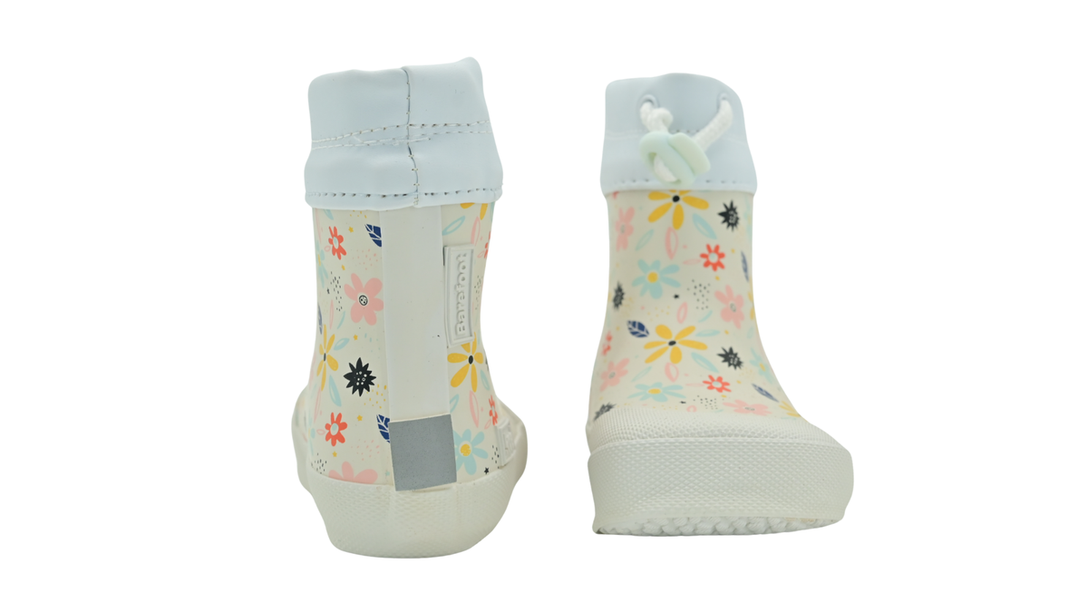 Paar gefütterte Gummistiefel für Kleinkinder mit geschlossenem Fersen- und Zehenbereich und Kordelverschluss, Rück- und Vorderansicht