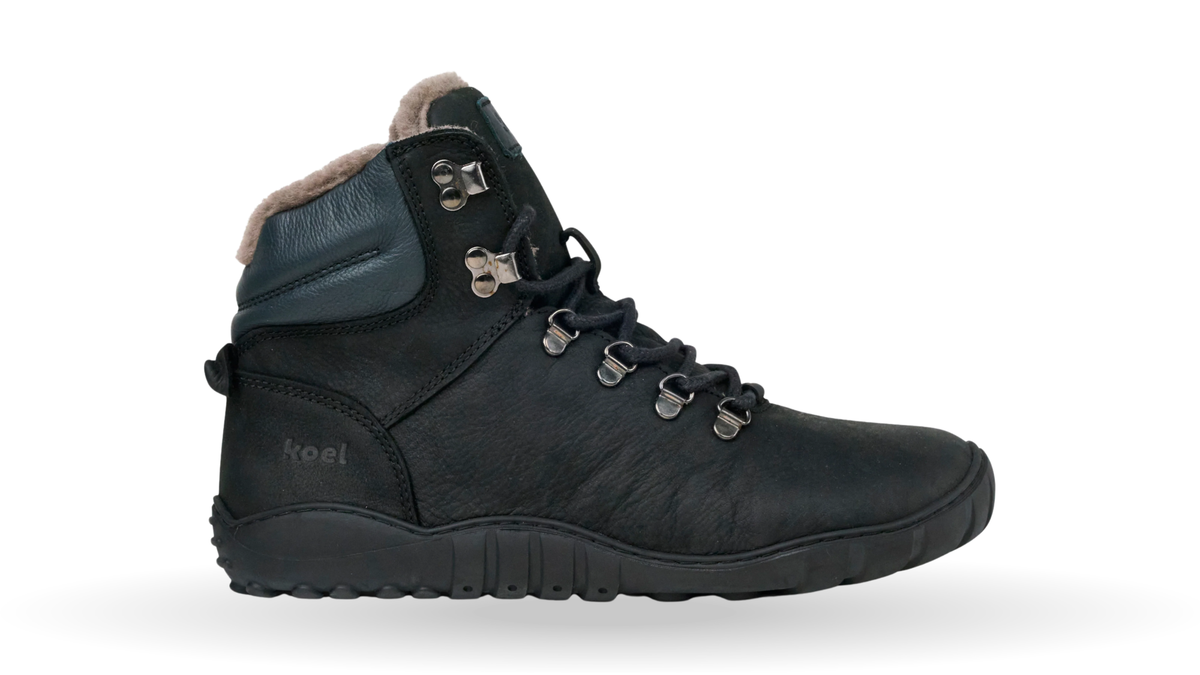 Winterstiefel für Herren mit Schnürung, Metallösen, geschlossener Zehen- und Fersenpartie, Seitenansicht außen