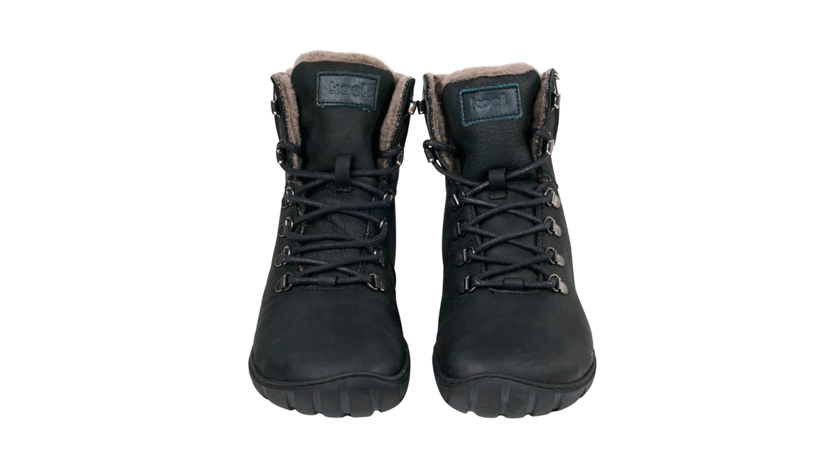 Paar Winterstiefel für Herren mit Schnürung, Metallösen, hohem Schaft und geschlossener Zehenpartie, Vorderansicht