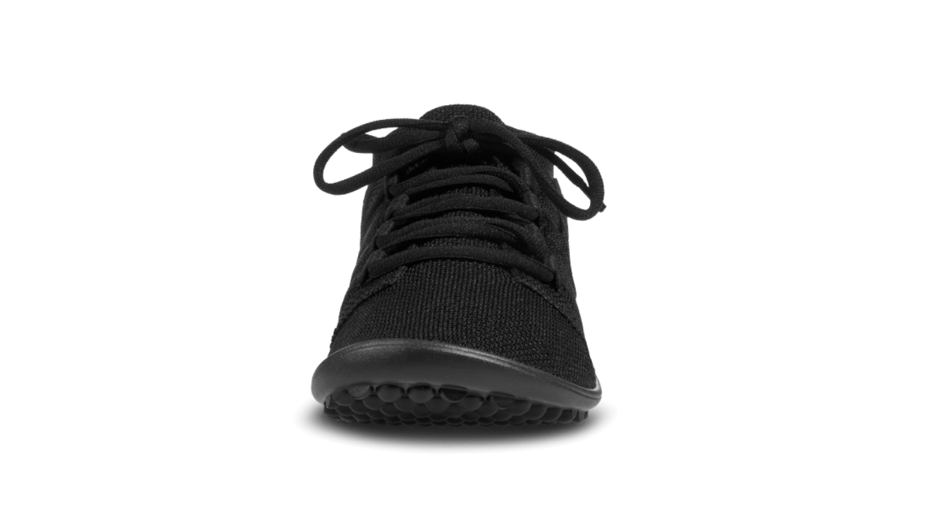 Barfußschuh mit Schnürsenkeln, geschlossener Zehenbox und geschlossenem Fersenbereich, flexible profilierte Sohle, Vorderansicht