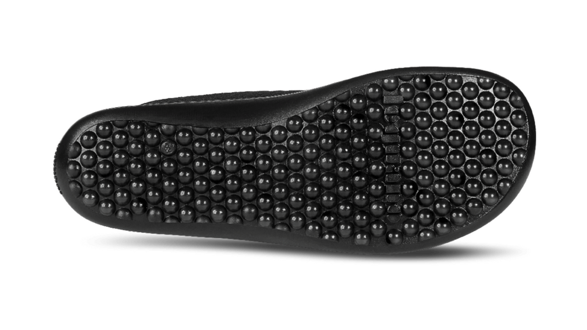 Barfußschuh mit flexibler Laufsohle und runden Profilnoppen, Ansicht von unten