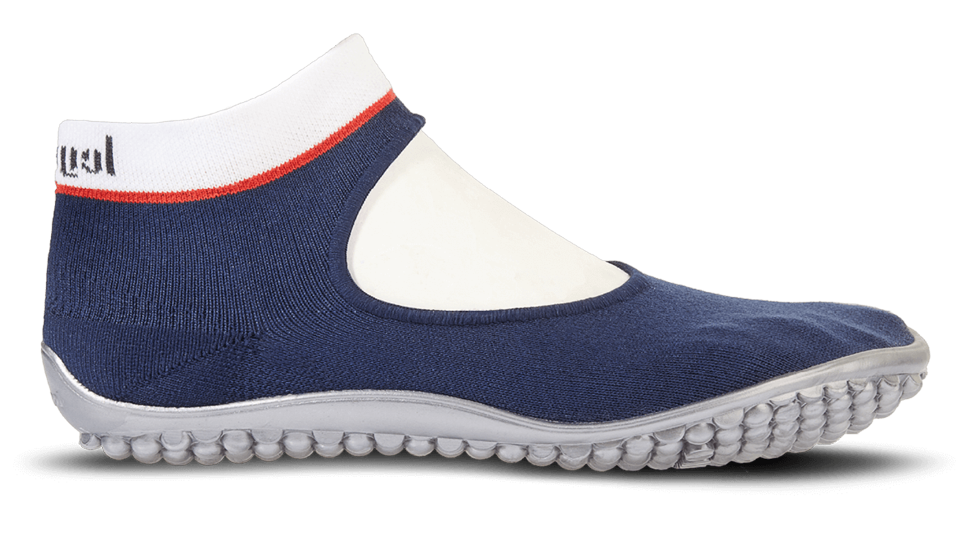 Barfußschuh mit geschlossener Zehenbox und geschlossenem Fersenbereich, elastischer Schaft ohne Verschluss, flexible profilierte Sohle, Seitenansicht außen