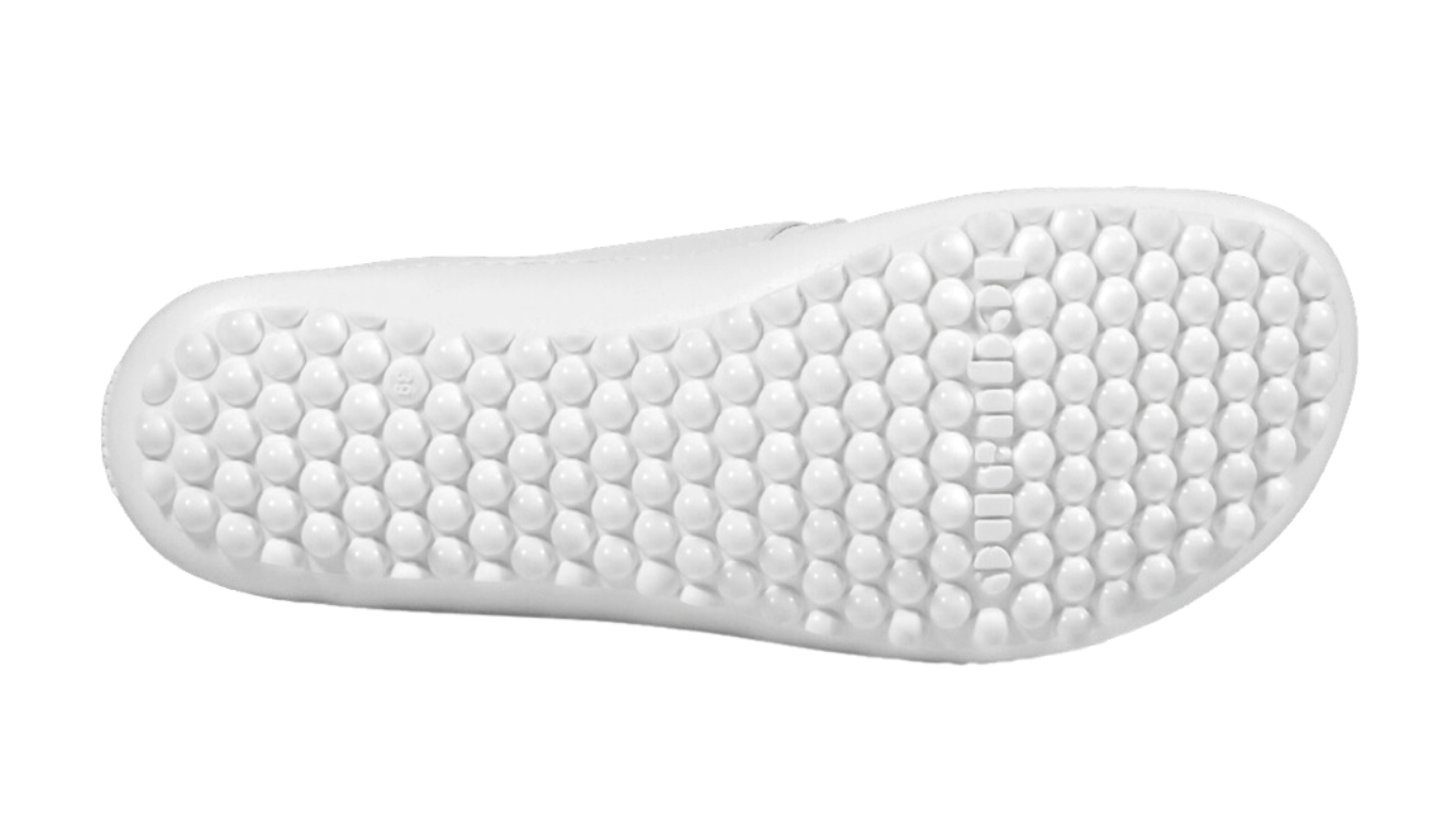 Barfußschuh mit Klettverschluss, geschlossener Zehenbox und geschlossenem Fersenbereich, flexible Sohle mit runden Profilnoppen, Ansicht von unten