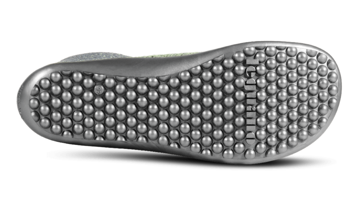 Barfußschuh mit flexibler Laufsohle und runden Profilnoppen, Ansicht von unten