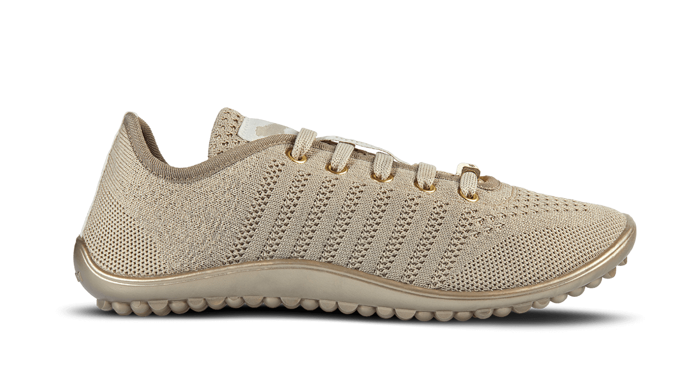 Barfußschuh mit Schnürsenkeln, geschlossener Zehenbox und geschlossenem Fersenbereich, flexible profilierte Sohle, Seitenansicht außen