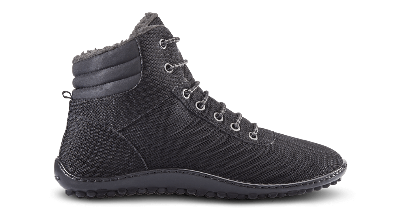 Barfußwinterstiefel mit Schnürsenkeln, geschlossener Zehenbox und geschlossenem Fersenbereich, hoher Schaft, flexible profilierte Sohle, Seitenansicht außen