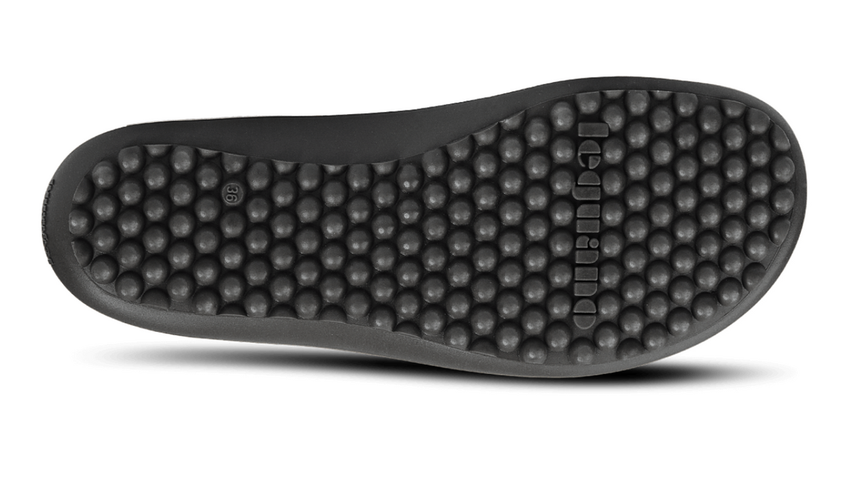 Barfußschuh mit flexibler Laufsohle und runden Profilnoppen, Ansicht von unten