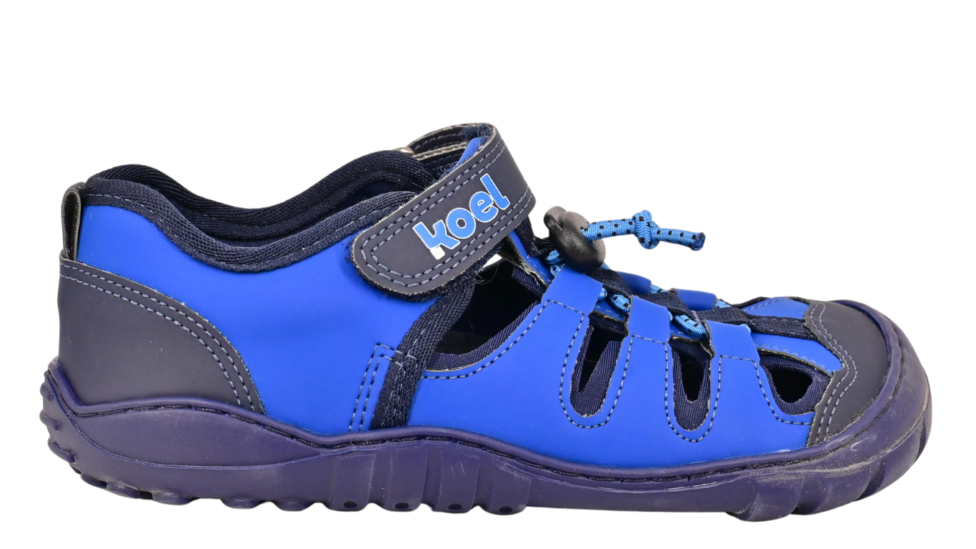 Barfußsandale für Kinder, geschlossene Zehenkappe und geschlossener Fersenbereich, Klettverschluss mit Schnellverschluss, flexible Profilsohle, Seitenansicht außen, Einzelschuh
