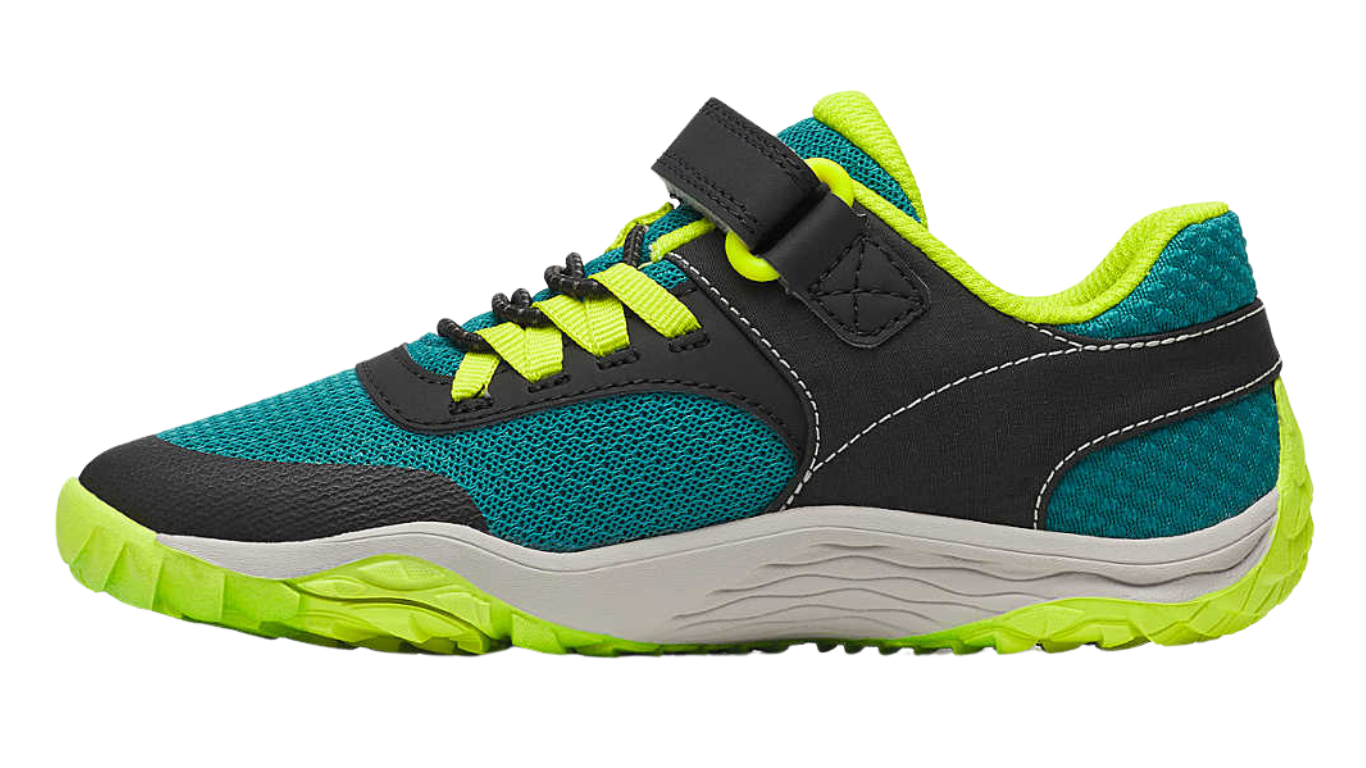 Barfußschuh für Kinder mit Klettverschluss und Schnürsenkeln, geschlossener Zehenbox und geschlossenem Fersenbereich, profilierte Sohle, Seitenansicht außen