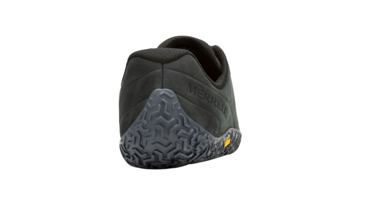 Barfußschuh mit Schnürsenkeln, geschlossener Zehenbox und geschlossenem Fersenbereich, profilierte Sohle, Rückansicht