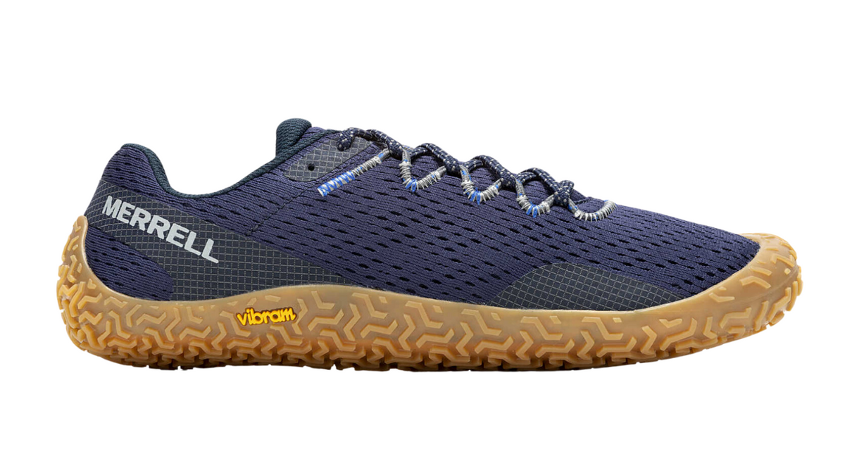 Barfußschuh mit Schnürsenkeln, geschlossener Zehenbox und geschlossenem Fersenbereich, profilierte Sohle, Seitenansicht außen