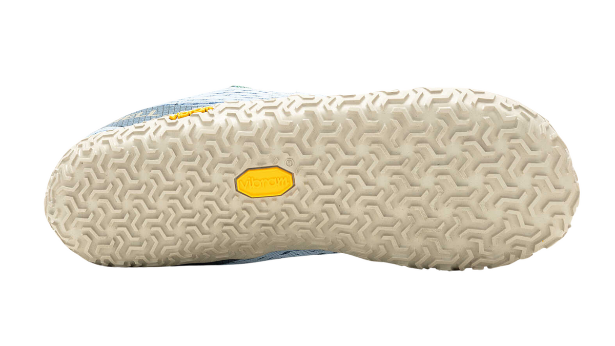 Barfußschuh mit profilierter Laufsohle, Ansicht von unten