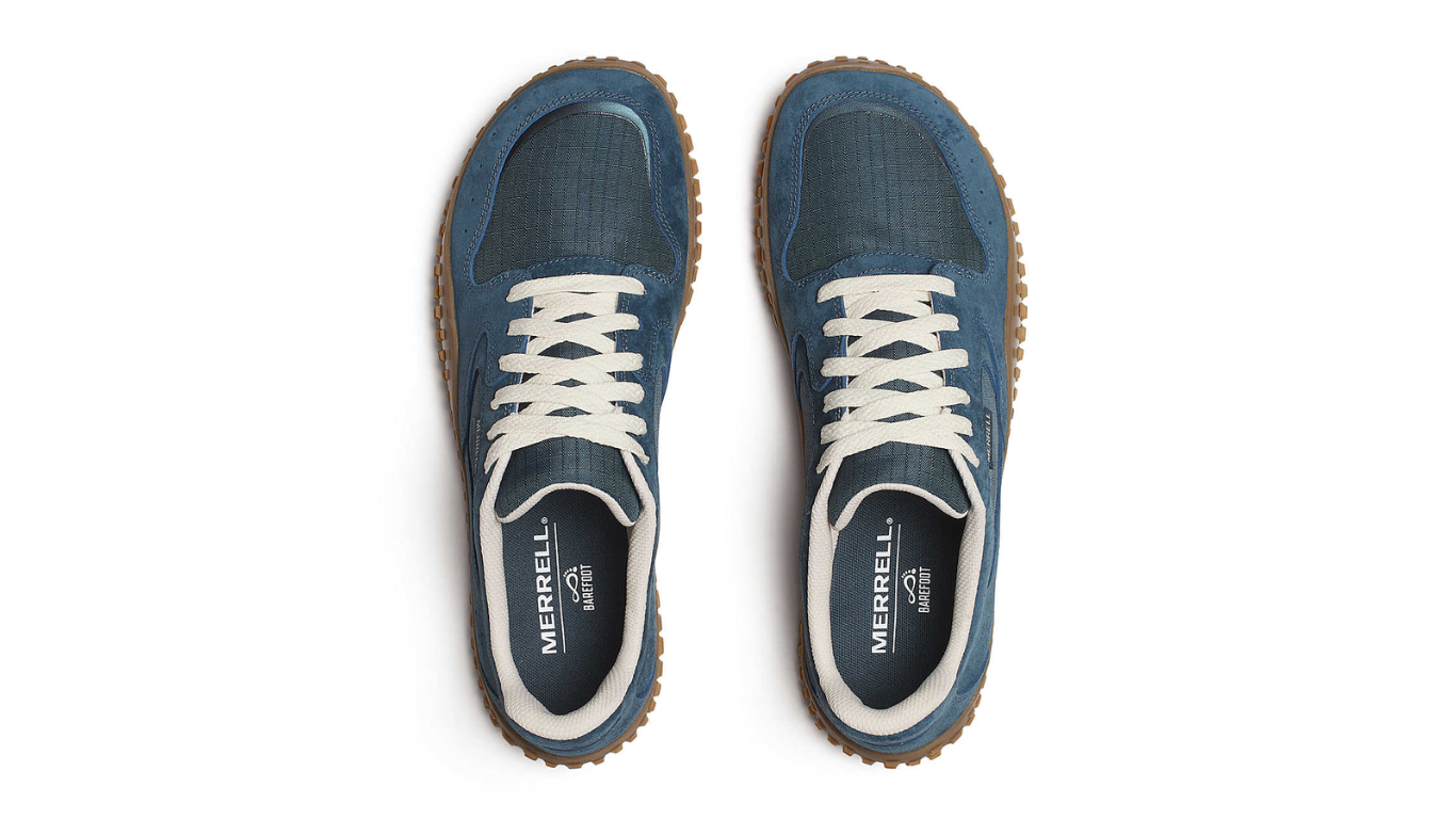 Merrell Wrapt Sneaker in Blau Dusk mit breiter Zehenbox, weißer Schnürung und robuster Noppensohle, Draufsicht