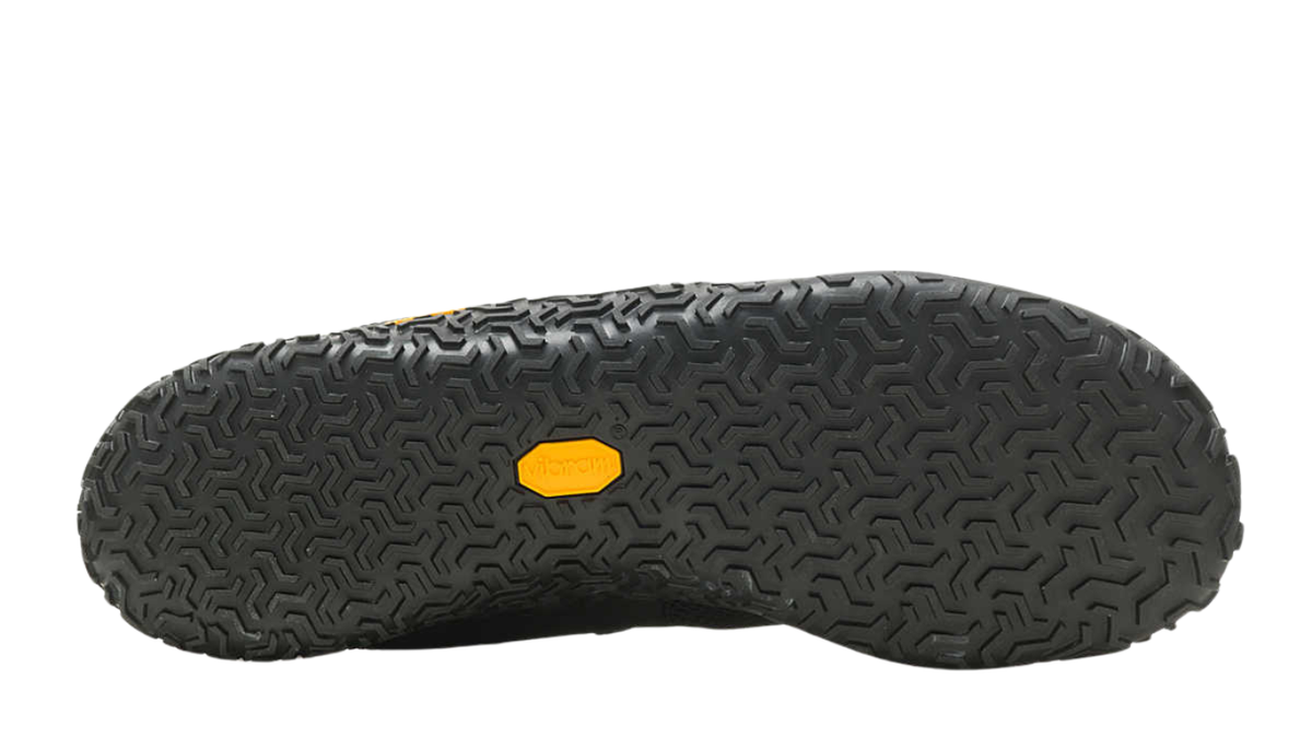 Barfußschuh mit Schnürsenkeln, geschlossener Zehenbox und geschlossenem Fersenbereich, profilierte Sohle, Ansicht von unten