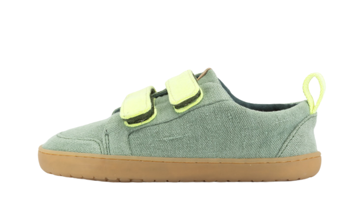 Kinder-Barfußsneaker mit zwei Klettverschlüssen und geschlossener Zehenpartie, Einzelschuh, Seitenansicht innen