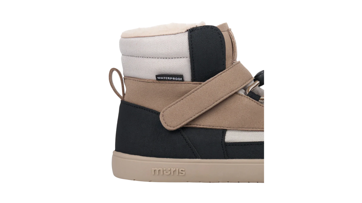Barfußschuh mit Klettverschluss und Schnellschnürung, breite Zehenbox, flexible Sohle, geschlossener Schaft, geschlossener Fersenbereich, Detailansicht Klettverschluss