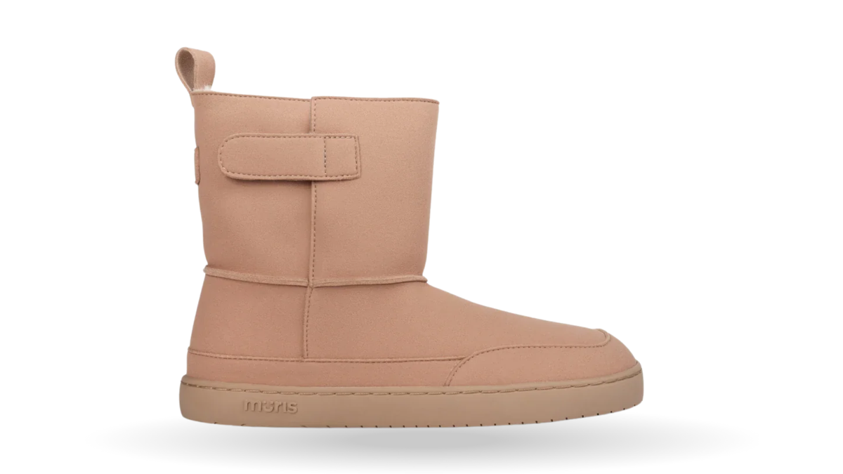 Barfußwinterstiefel, geschlossene Zehenpartie, geschlossener Fersenbereich, Schaft mit Klettverschluss, Zuglasche, flache Sohle, Seitenansicht außen, einzelner Schuh