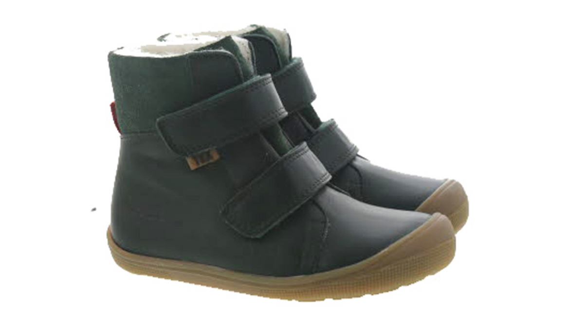 Barfußstiefel für Kinder als Paar, knöchelhoch, geschlossene Zehen und geschlossener Fersenbereich, Doppelklettverschluss, flexible Sohle, Paar, schräge Vorderansicht