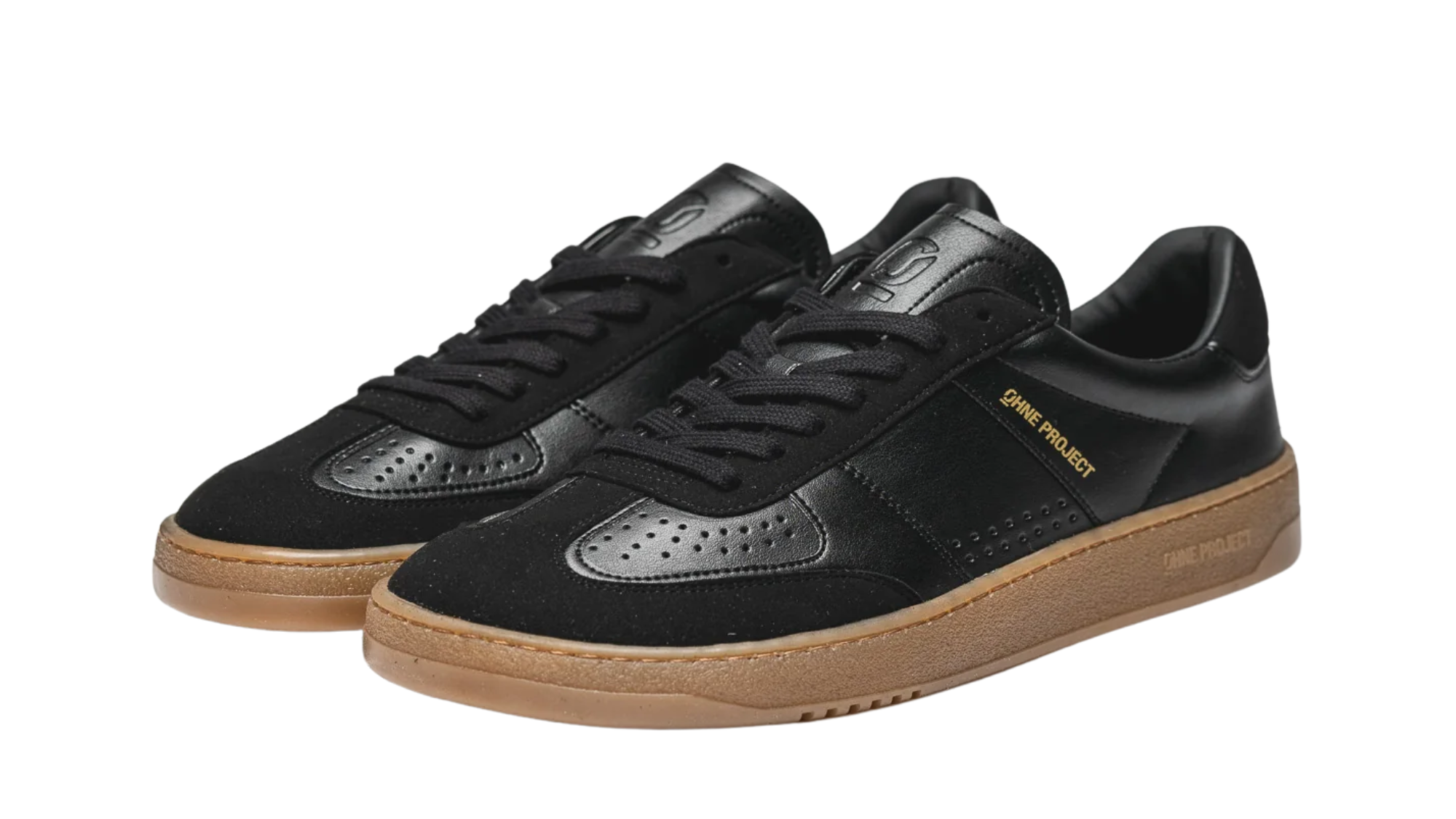 Barfußsneaker für Erwachsene als Paar mit Schnürung, breiter Zehenbox und flexibler Sohle, schräge Vorderansicht