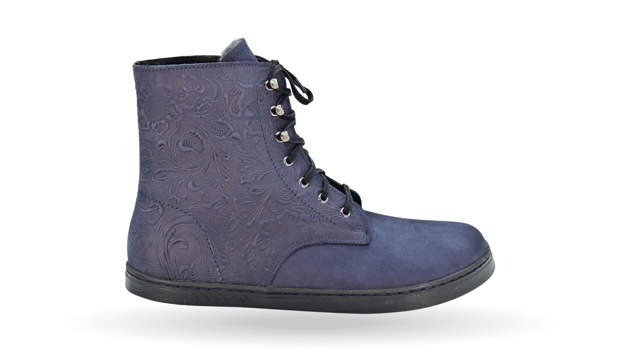 Barfußstiefel mit Schnürverschluss, breiter Zehenbox und flacher Sohle, geschlossener Fersenbereich, Seitenansicht außen