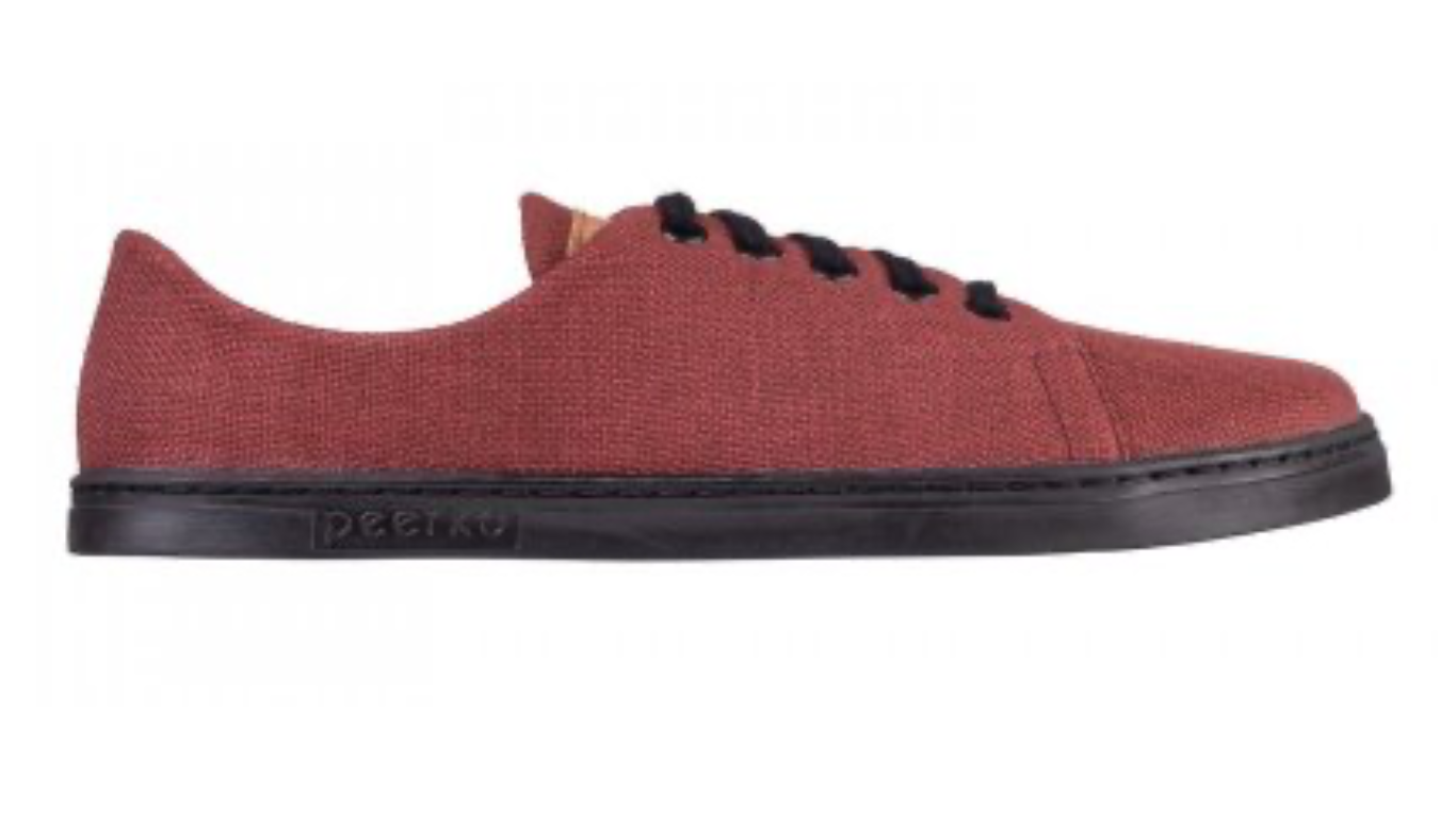 Barfußschuh mit Schnürverschluss, breiter Zehenbox und flacher Sohle, geschlossener Fersenbereich, Seitenansicht außen