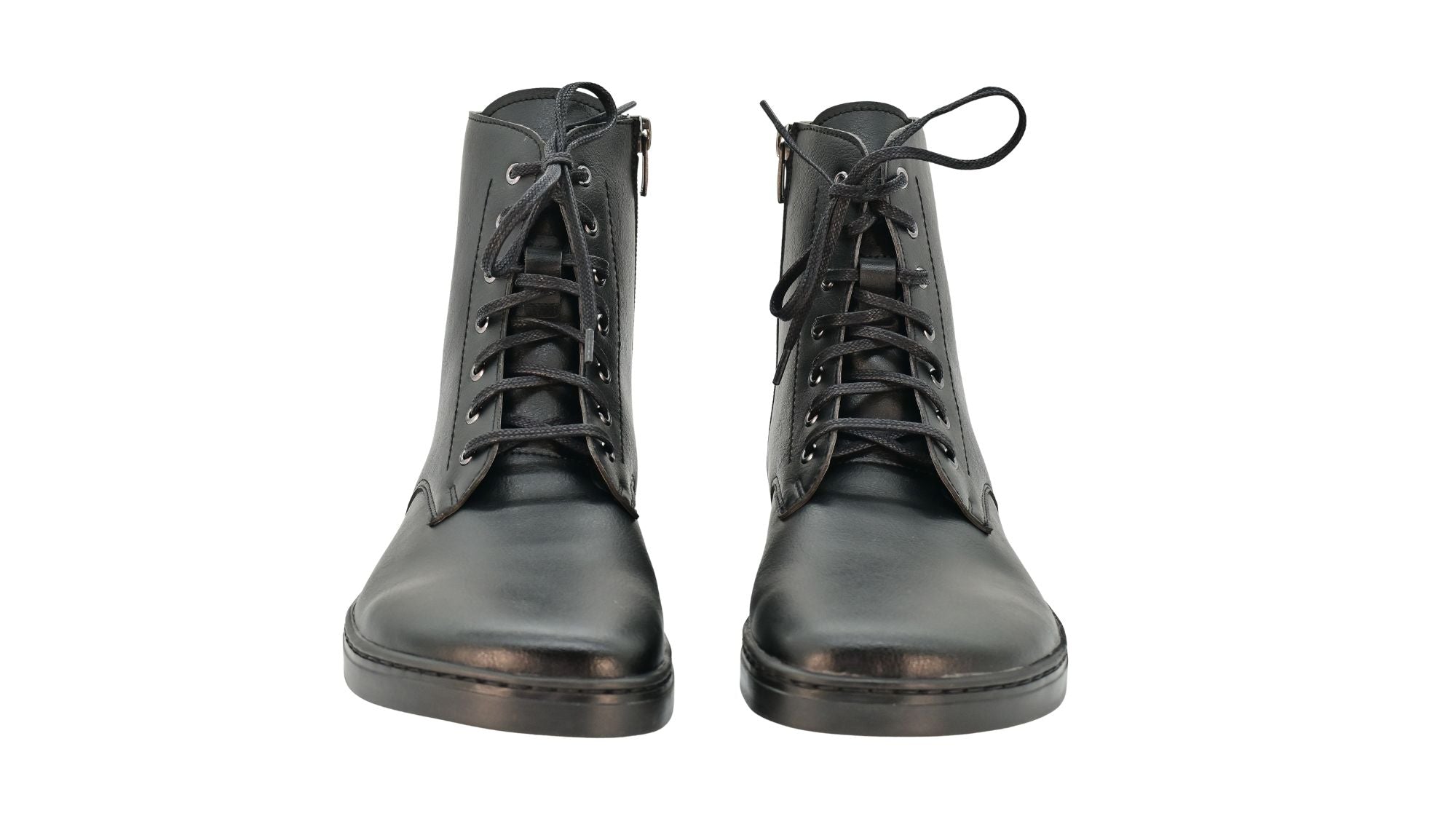 Barfußwinterstiefel mit Schnürung, breite Zehenbox, flexible Sohle, geschlossener Zehen- und Fersenbereich, schräge Vorderansicht
