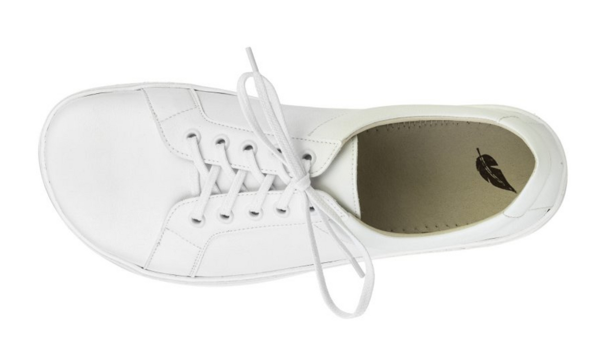 Barfußschuh mit Schnürverschluss, breiter Zehenbox und flacher Sohle, geschlossener Fersenbereich, Draufsicht