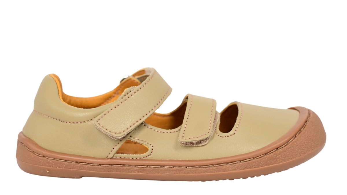 Kinder Barfußschuhe mit breiter Zehenbox, flexibler Sohle und zwei Klettverschlüssen, geschlossene Zehen und geschlossener Fersenbereich, Seitenansicht