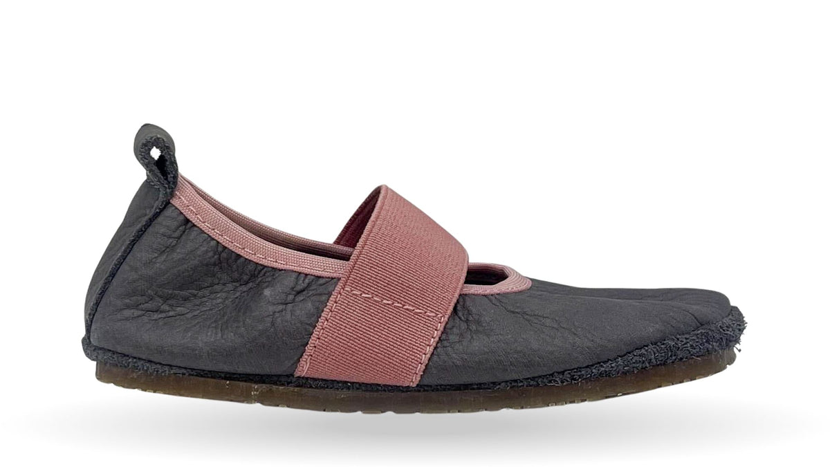 Kinder Barfußschuh mit breiter Zehenbox, Klettverschluss und flexibler Sohle, geschlossene Zehen und geschlossener Fersenbereich, Seitenansicht