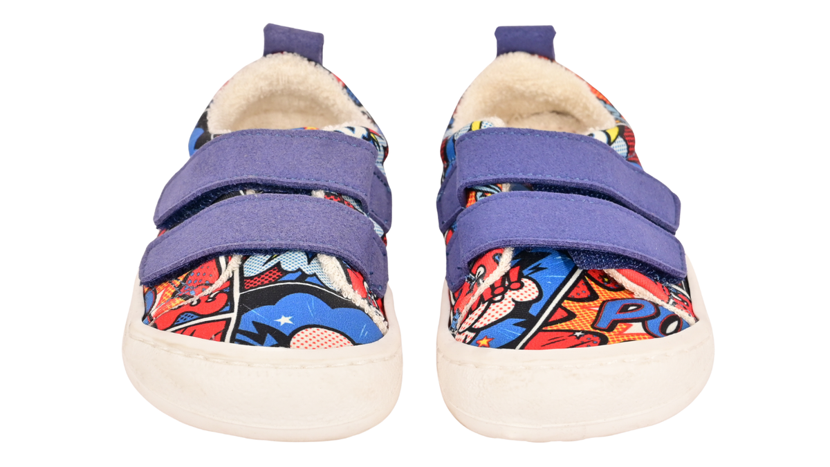 Kinder Barfußschuhe mit breiter Zehenbox, flexibler Sohle und zwei Klettverschlüssen, geschlossene Zehen und geschlossener Fersenbereich, Paar, Draufsicht