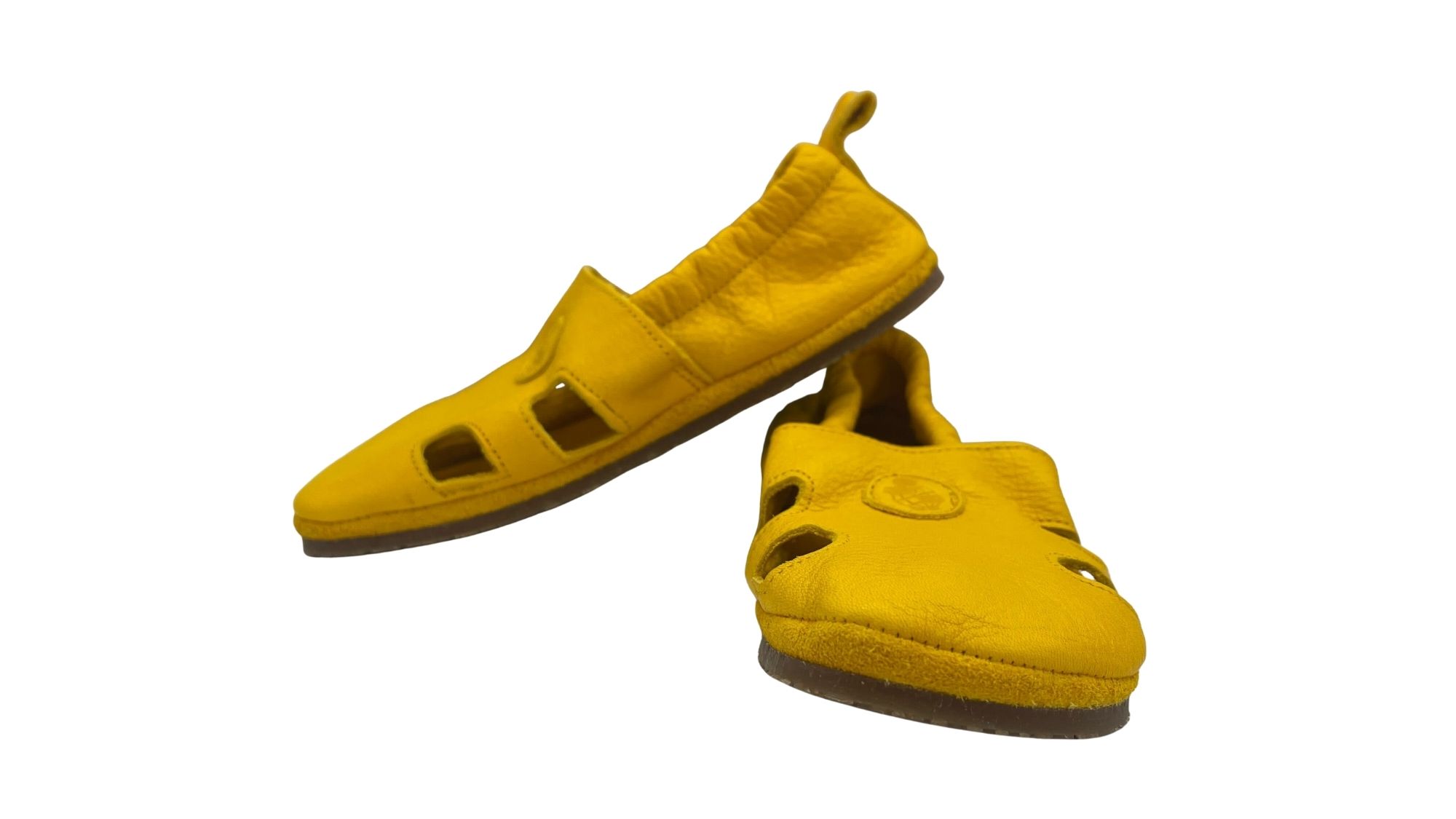 Kinder Barfußsandalen mit breiter Zehenbox, flexibler Sohle und Riemenkonstruktion, geschlossene Zehen und geschlossener Fersenbereich, Paar, Draufsicht und Seitenansicht