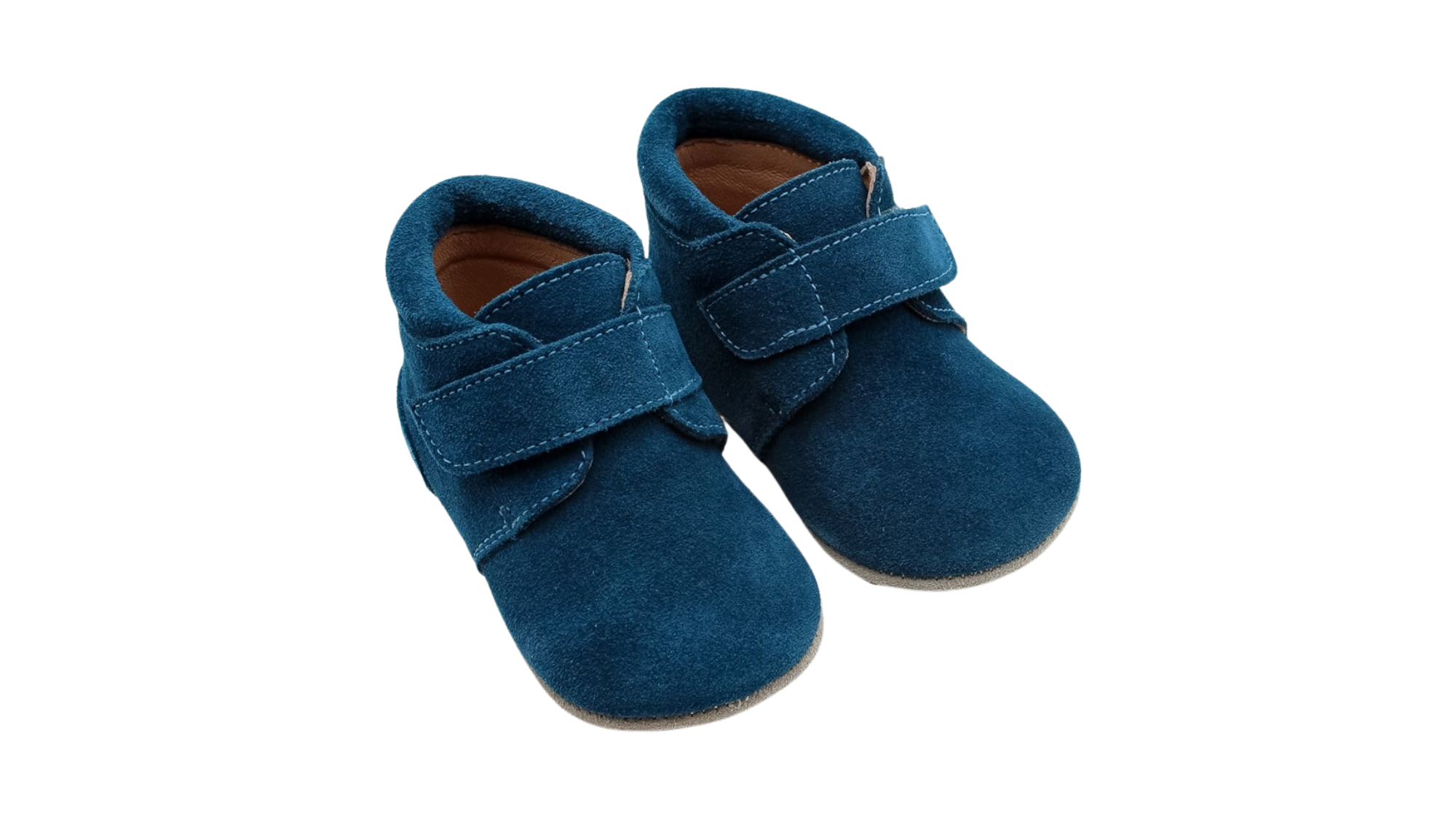 Kinder Barfußschuh mit breiter Zehenbox, flexibler Sohle und Klettverschluss, geschlossene Zehen und geschlossener Fersenbereich, Paar, schräge Vorderansicht