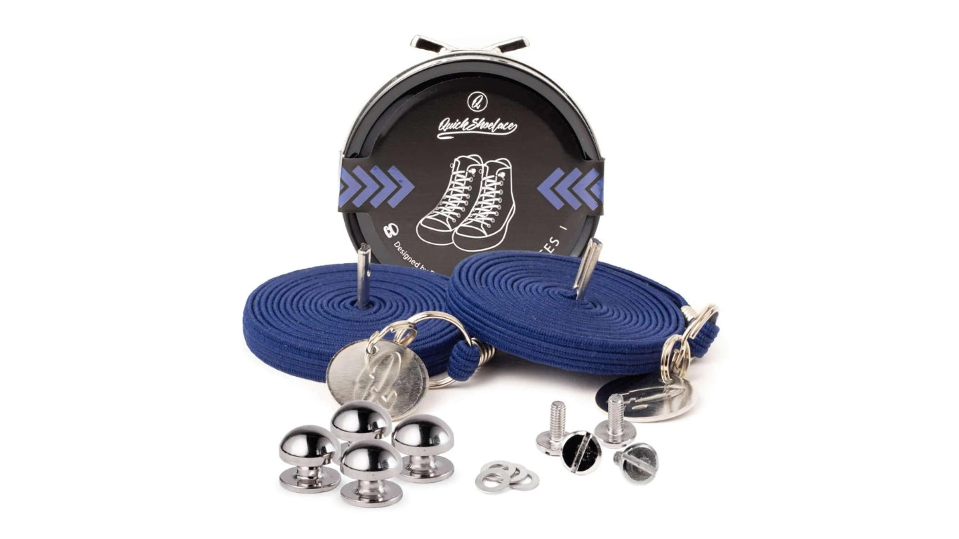 Schnürsenkel-Set, zwei runde Senkel mit Metallenden, Schraubverschlüsse, Metallknöpfe und Dose, Draufsicht