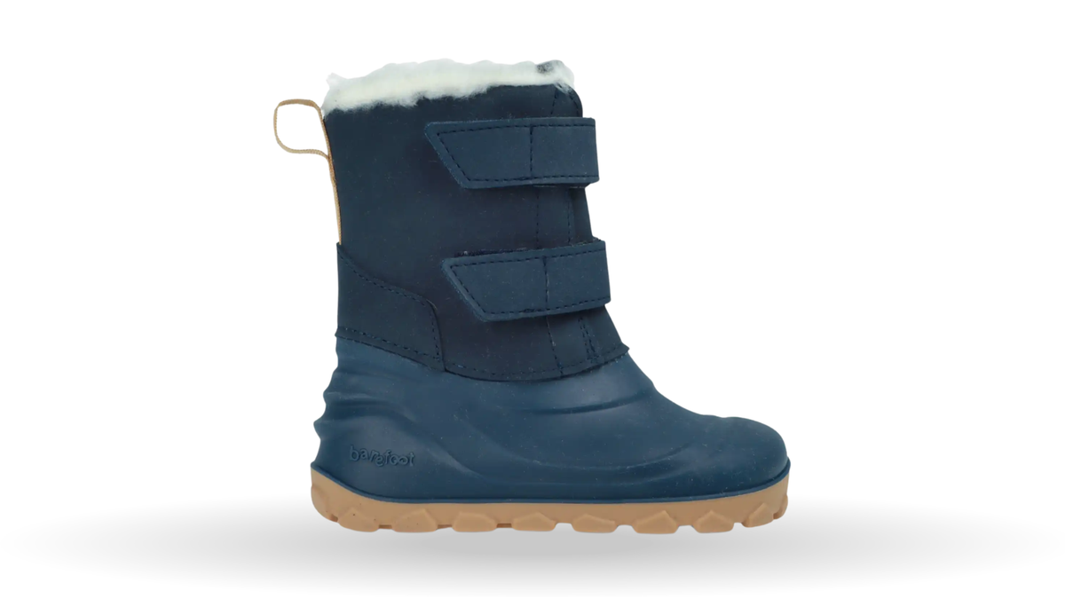 Kinder-Barfußwinterstiefel mit zwei Klettverschlüssen, hohem Schaft, sichtbarem Futter und profilierter Sohle, Seitenansicht außen
