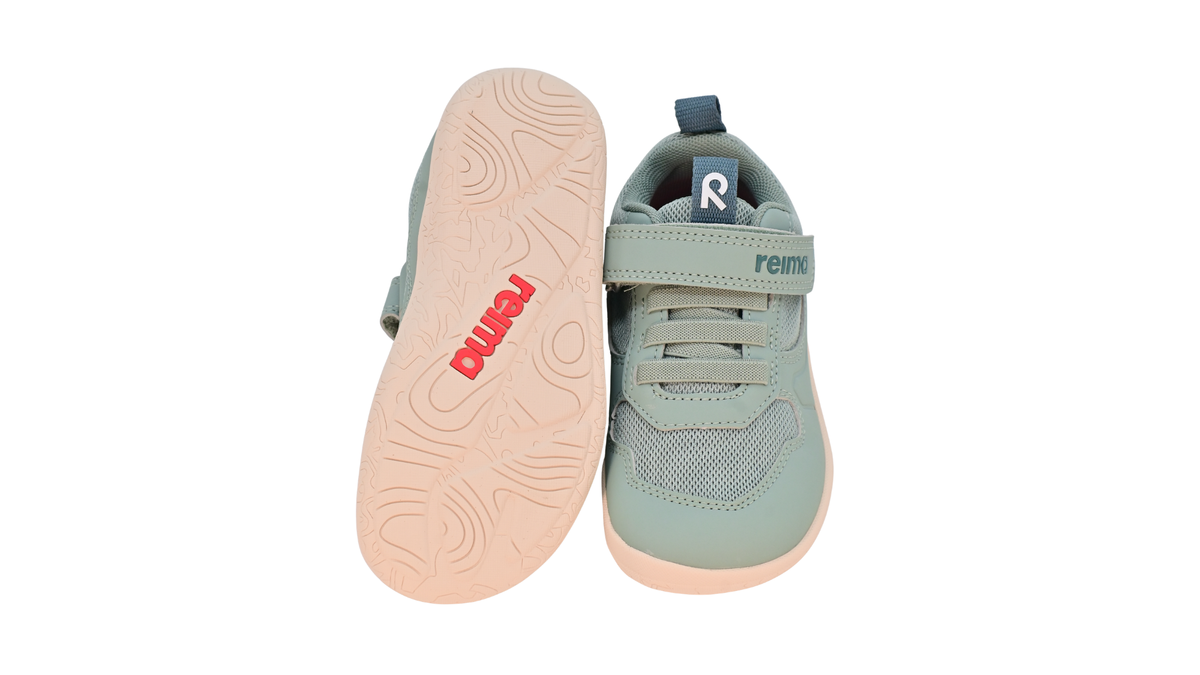 Barfußschuh für Kinder, geschlossene Zehenpartie, geschlossener Fersenbereich, Schnürung, Klettverschluss, Zuglasche, profilierte Sohle,Ansicht von unten und Draufsicht als Paar