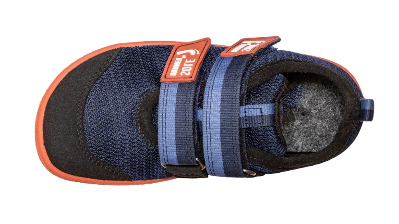 Kinder Barfußschuh, geschlossene Zehen und geschlossener Fersenbereich, zwei Klettverschlüsse, flexible Sohle, einzelner Schuh, Draufsicht
