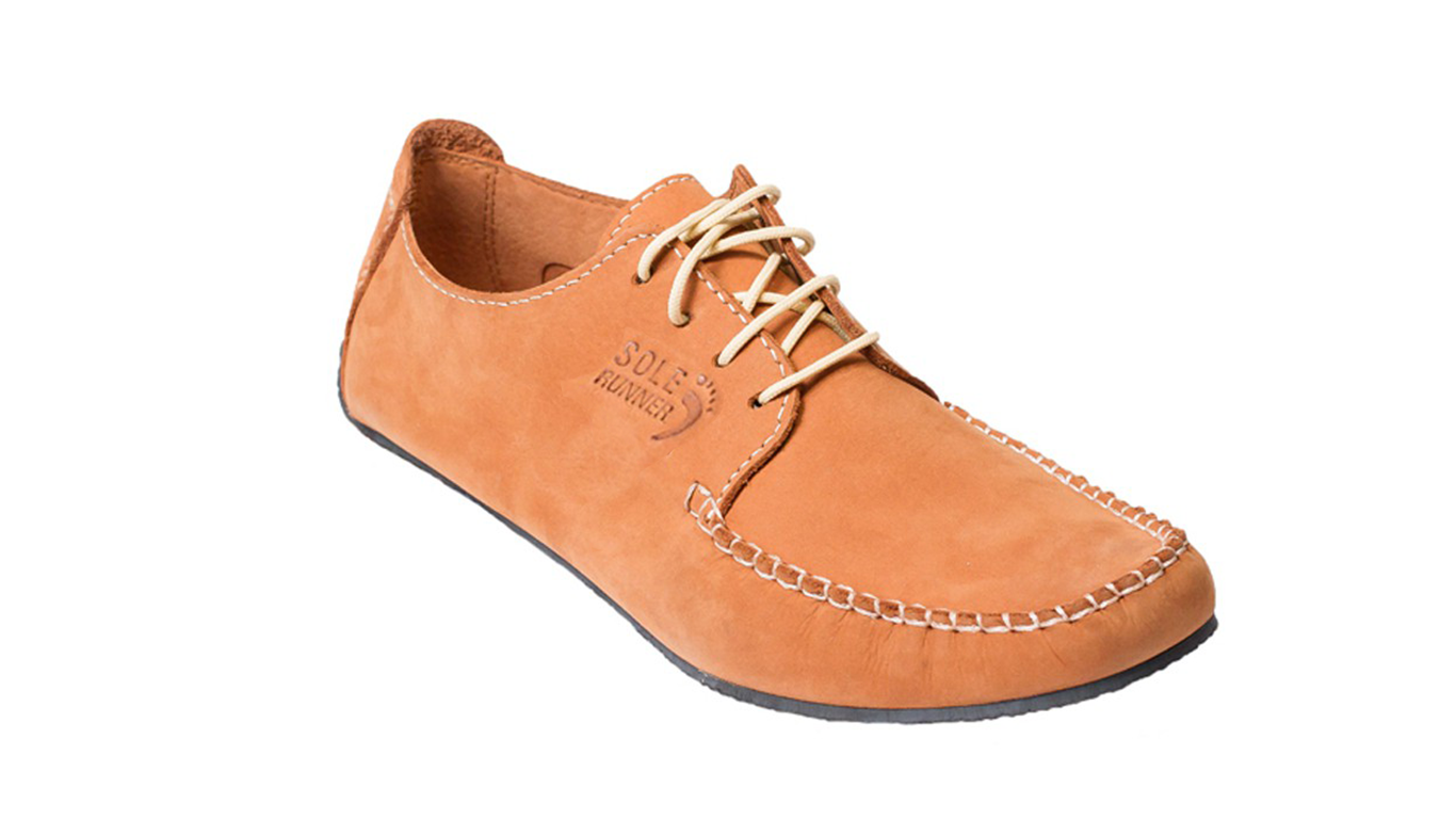 Barfußschuh, geschlossene Zehen und geschlossener Fersenbereich, Schnürsenkel, flexible Sohle, einzelner Schuh, schräge Vorderansicht