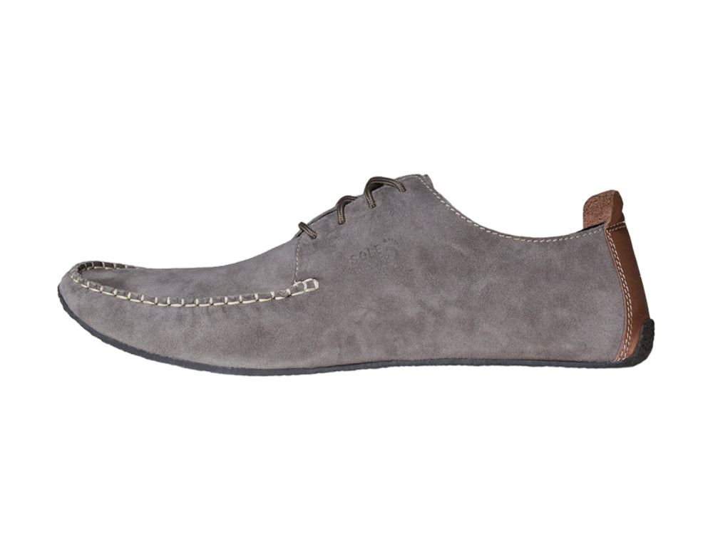 Barfußschuh, geschlossene Zehen und geschlossener Fersenbereich, Schnürsenkel, flexible Sohle, einzelner Schuh, Seitenansicht außen
