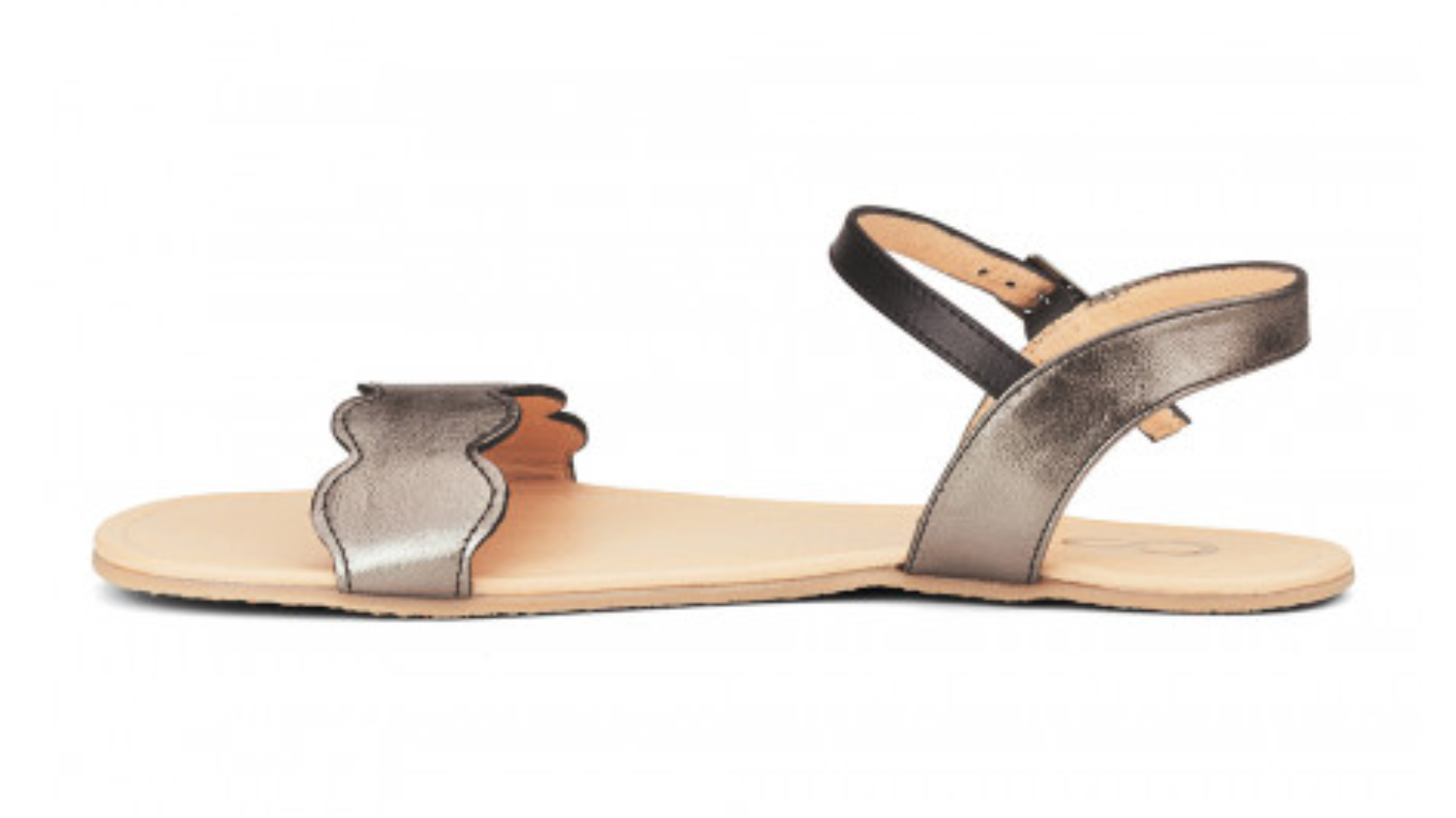 Barfußsandale mit flexibler Sohle und Riemenkonstruktion, offene Zehen und offener Fersenbereich, einzelner Schuh, Seitenansicht innen